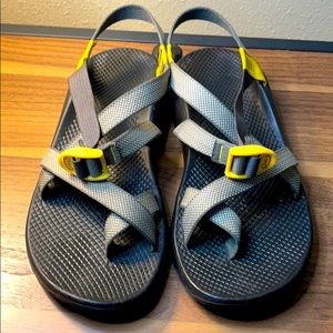 Men’s Chaco’s. Like New! Size 11.